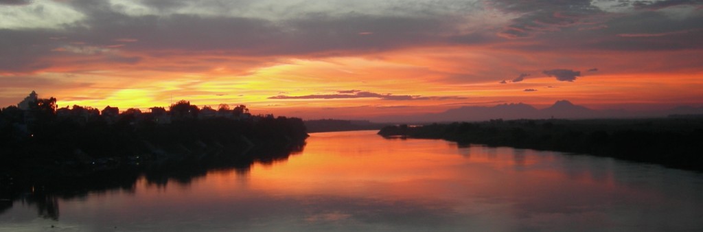 Long_Bien_Bridge_Sunset